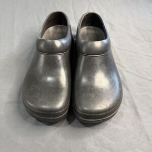 KLOGS Women's Clog Black 7 wide Slip on Easy to clean Nurse